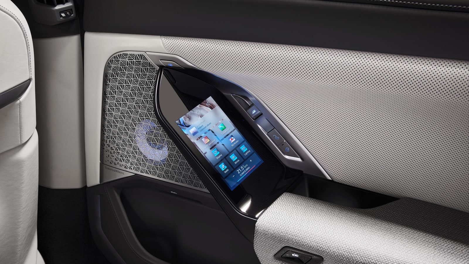 bmw-i7-arm-rest-interface