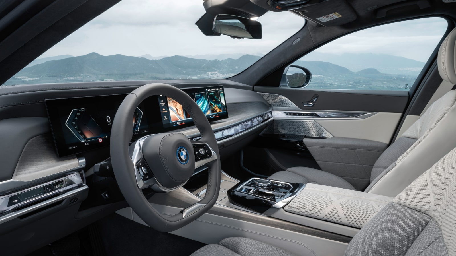 bmw-i7-cockpit-interior-dashboard-left