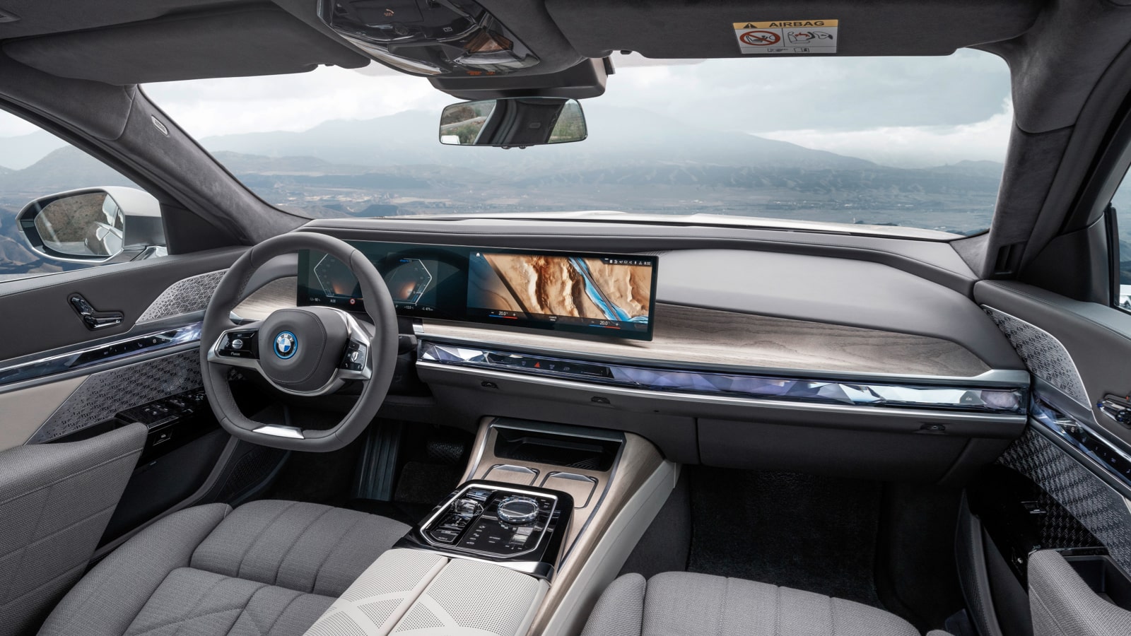 bmw-i7-cockpit-interior-dashboard-right