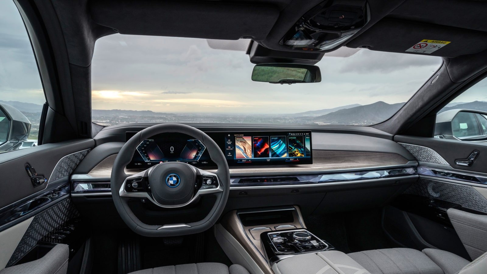 bmw-i7-cockpit-interior-dashboard