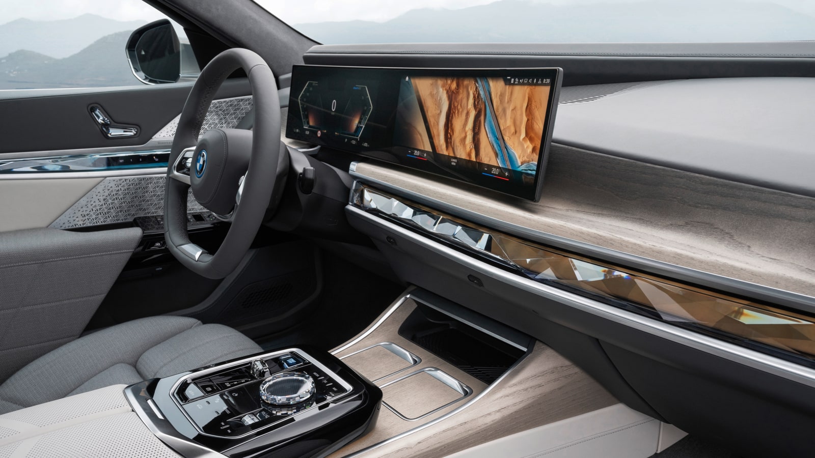 bmw-i7-driver-interface-right