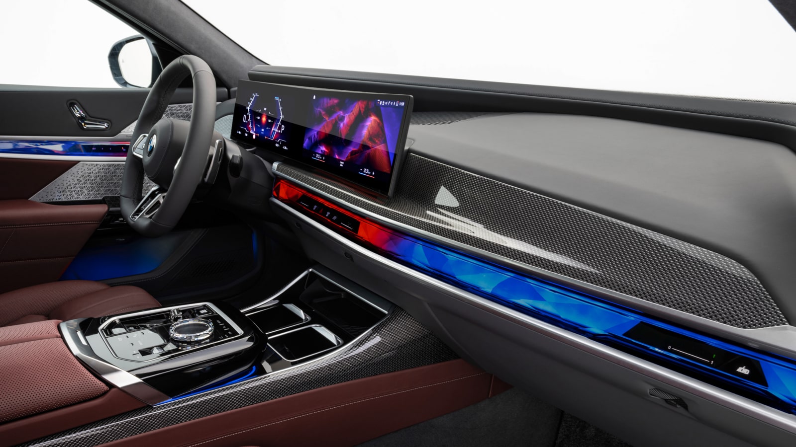 bmw-i7-driver-passenger-interface