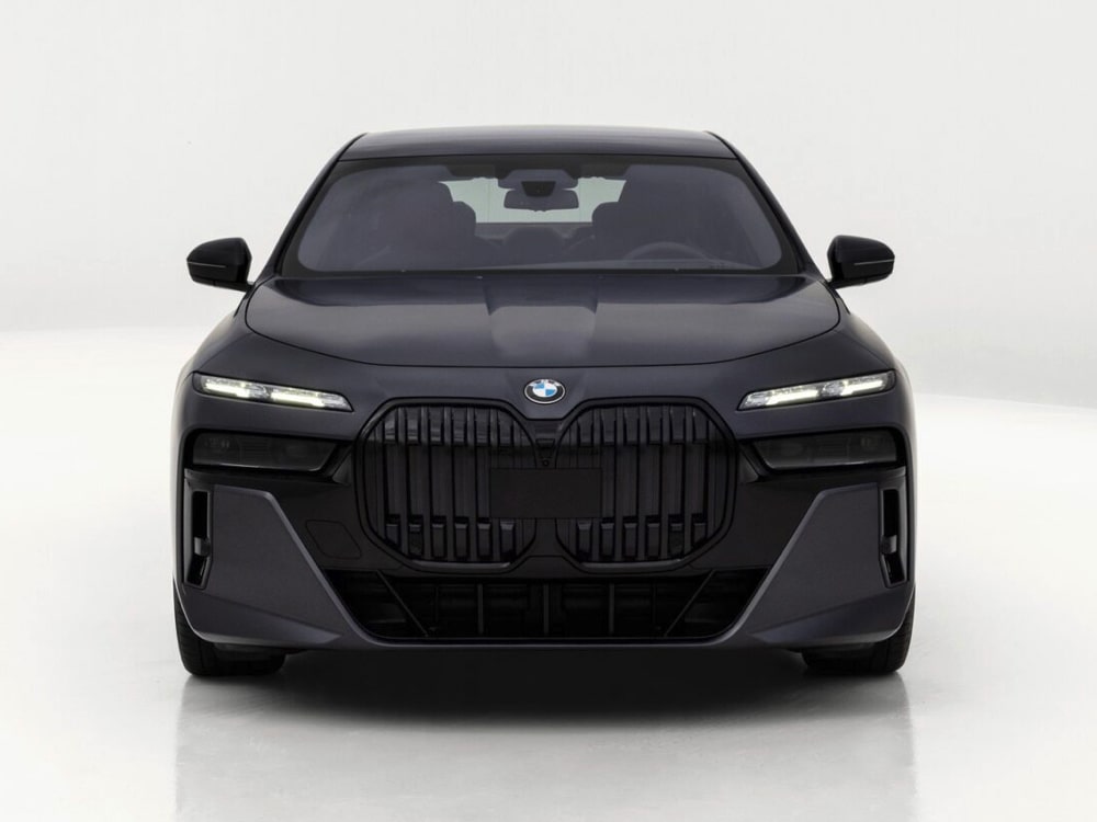 BMW i7 front in black