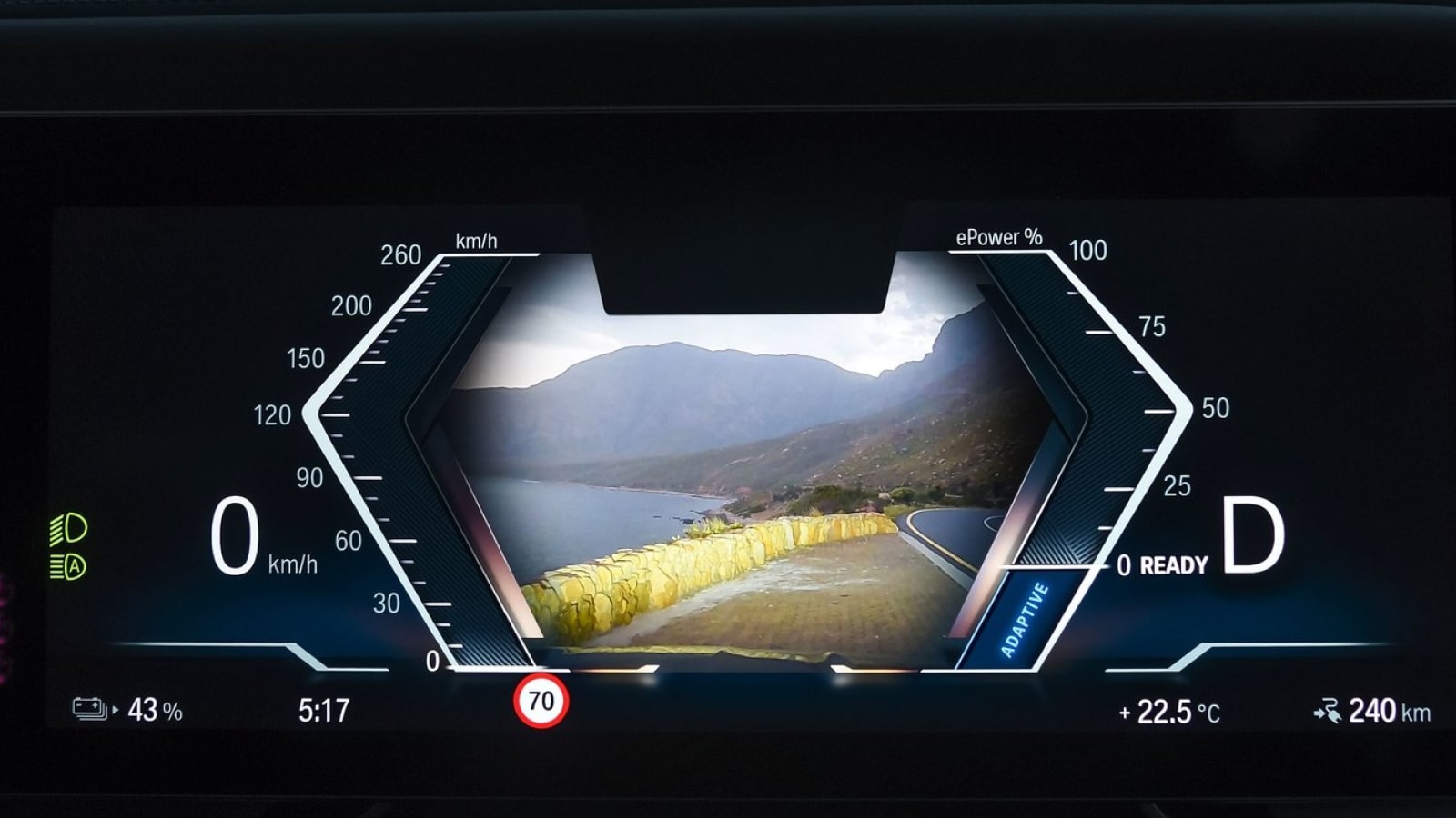 BMW i7 driver interface - adaptive night mode