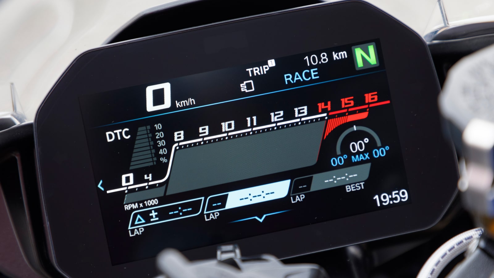 BMW S1000RR Digital Interface showing rev counter in race mode